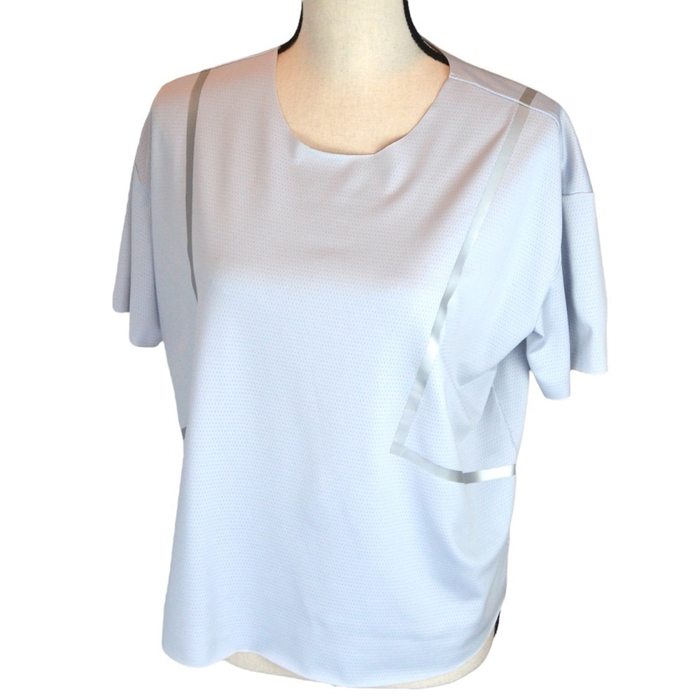 Sports Illustrated Light Grey Mesh Reflective Running Boxy Workout Top, Medium